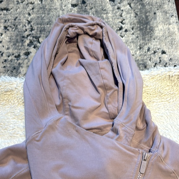 Lululemon cross zip up size 6 barely worn - Picture 2 of 8